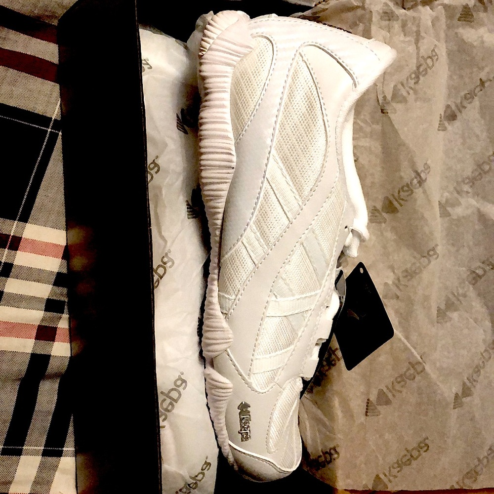 White Kaepa Stellarlyte size 9 in women’s
